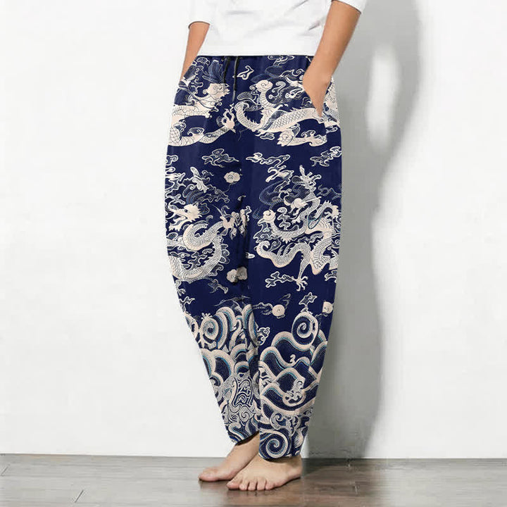 Buddha Stones Pantalones de hombre de algodón puro con estampado de ondas de dragón, cordón ajustable y corte cónico, con bolsillos. - image 1