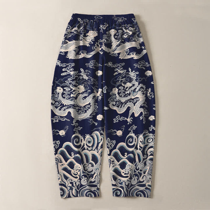 Buddha Stones Pantalones de hombre de algodón puro con estampado de ondas de dragón, cordón ajustable y corte cónico, con bolsillos. - image 3