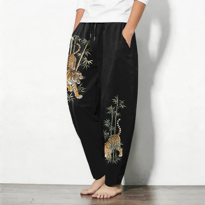 Buddha Stones Pantalones de hombre de algodón puro con estampado de bambú y tigre, corte ajustado, cordón y bolsillos. - image 1