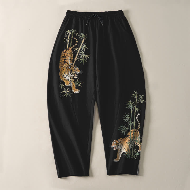 Buddha Stones Pantalones de hombre de algodón puro con estampado de bambú y tigre, corte ajustado, cordón y bolsillos. - image 2
