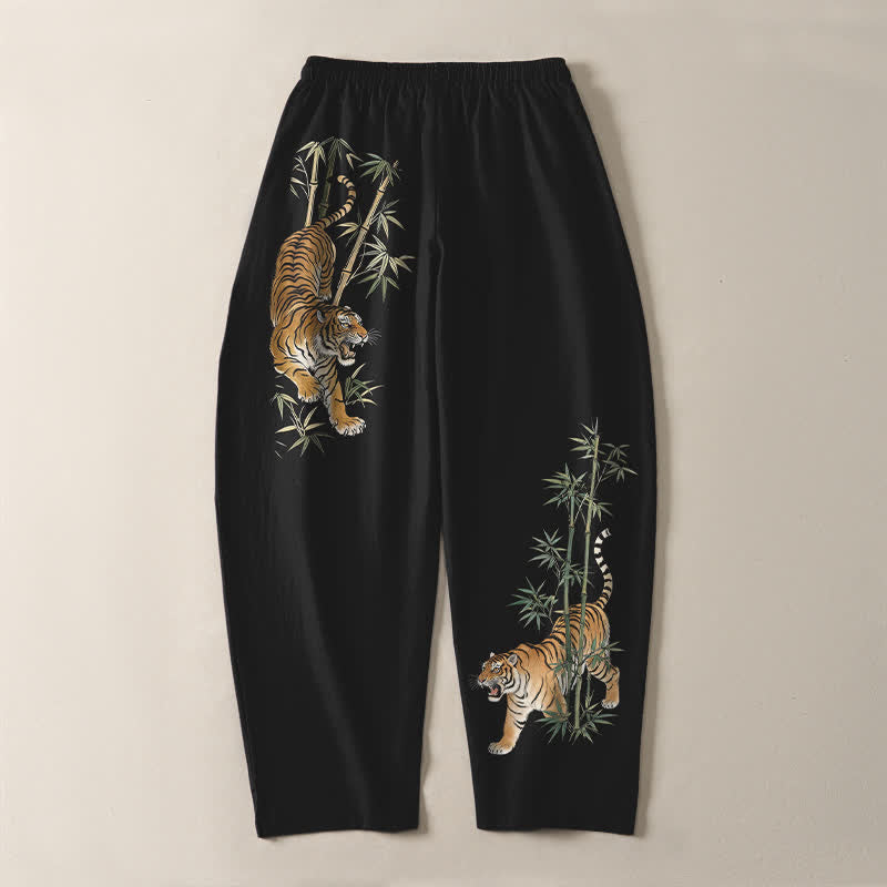 Buddha Stones Pantalones de hombre de algodón puro con estampado de bambú y tigre, corte ajustado, cordón y bolsillos. - image 3