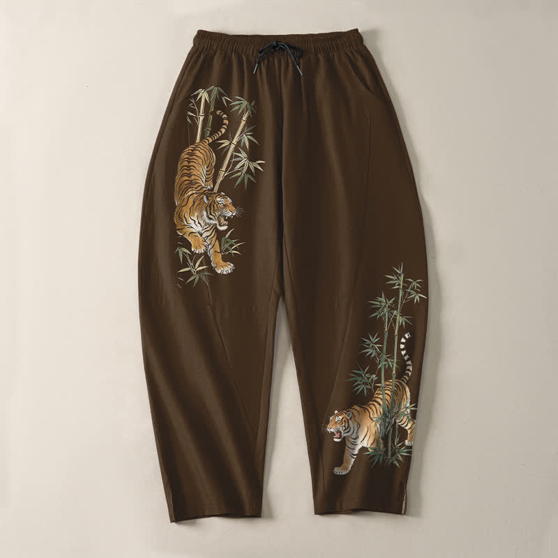Buddha Stones Pantalones de hombre de algodón puro con estampado de bambú y tigre, corte ajustado, cordón y bolsillos. - image 9