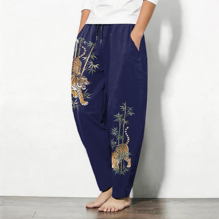Buddha Stones Pantalones de hombre de algodón puro con estampado de bambú y tigre, corte ajustado, cordón y bolsillos. - image 12