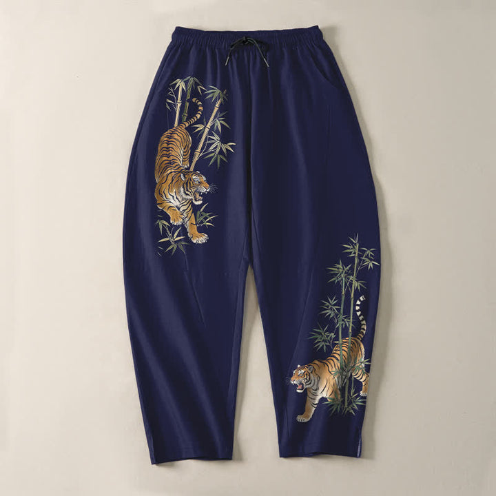 Buddha Stones Pantalones de hombre de algodón puro con estampado de bambú y tigre, corte ajustado, cordón y bolsillos. - image 13