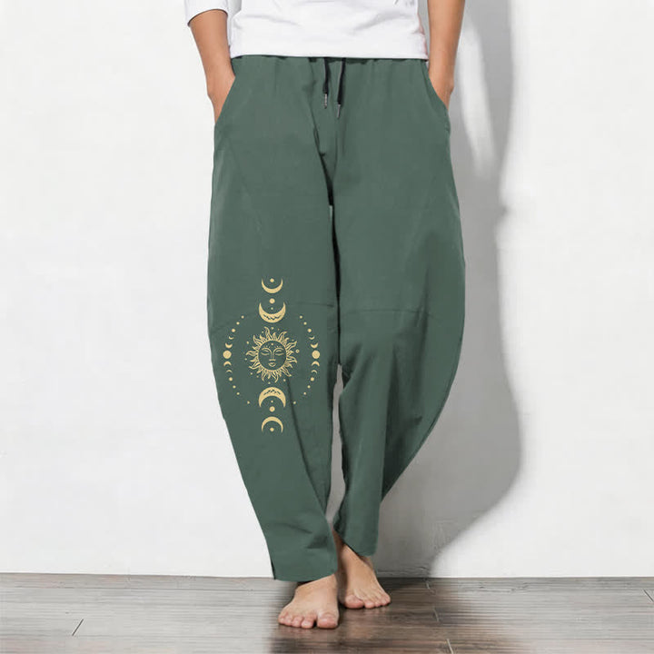 Buddha Stones Pantalones de hombre de algodón puro con estampado de sol y luna celestiales, cordón ajustable y corte cónico, con bolsillos. - Verdemar - US/UK/AU50, EU60 (5XL) - image 0