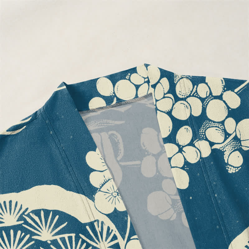 Buddha Stones Kimono de hombre con estampado de flores de ciruelo y pino de algodón, con frente abierto. - image 3