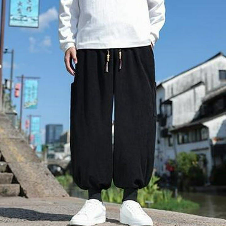 Buddha Stones Pantalones casuales de otoño/invierno con cordón ajustable y bolsillo de parche. Pantalones tobilleros lisos para hombre con corte ajustado y bolsillo. - image 13