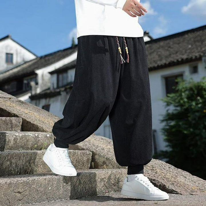 Buddha Stones Pantalones casuales de otoño/invierno con cordón ajustable y bolsillo de parche. Pantalones tobilleros lisos para hombre con corte ajustado y bolsillo. - image 14