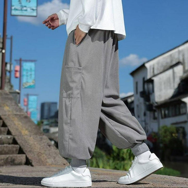 Buddha Stones Pantalones casuales de otoño/invierno con cordón ajustable y bolsillo de parche. Pantalones tobilleros lisos para hombre con corte ajustado y bolsillo. - image 23