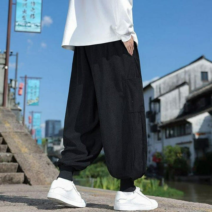 Buddha Stones Pantalones casuales de otoño/invierno con cordón ajustable y bolsillo de parche. Pantalones tobilleros lisos para hombre con corte ajustado y bolsillo. - image 17