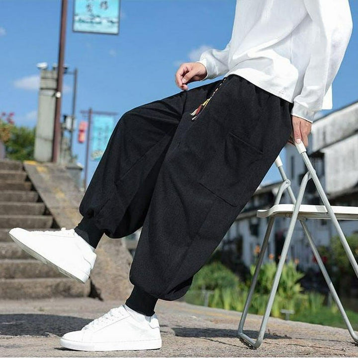 Buddha Stones Pantalones casuales de otoño/invierno con cordón ajustable y bolsillo de parche. Pantalones tobilleros lisos para hombre con corte ajustado y bolsillo. - Negro - US/UK/AU46, EU56 (5XL) - image 12