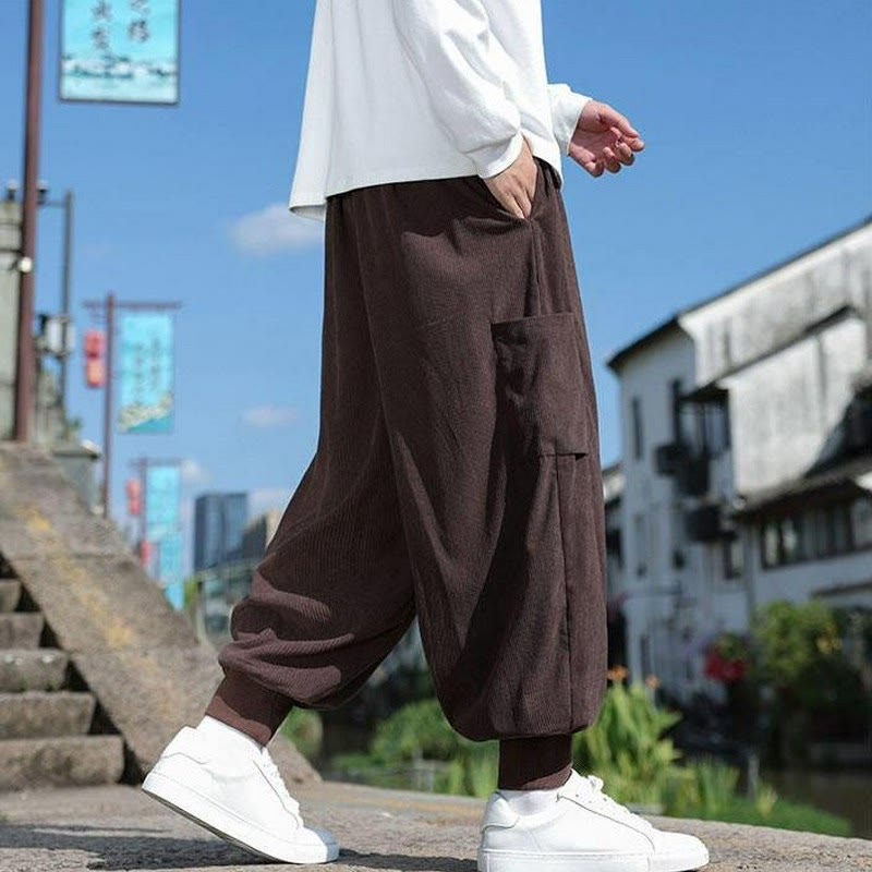 Buddha Stones Pantalones casuales de otoño/invierno con cordón ajustable y bolsillo de parche. Pantalones tobilleros lisos para hombre con corte ajustado y bolsillo. - image 9