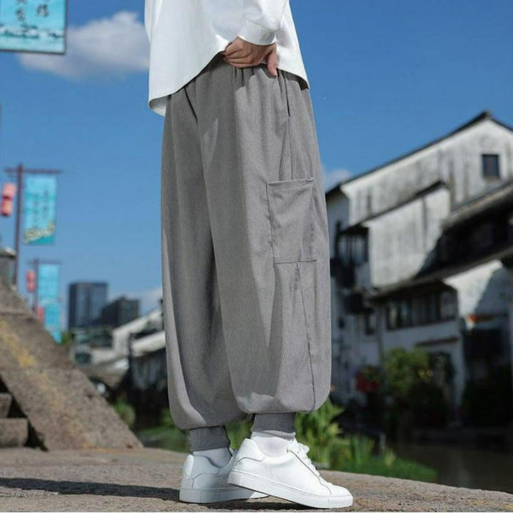 Buddha Stones Pantalones casuales de otoño/invierno con cordón ajustable y bolsillo de parche. Pantalones tobilleros lisos para hombre con corte ajustado y bolsillo. - image 24