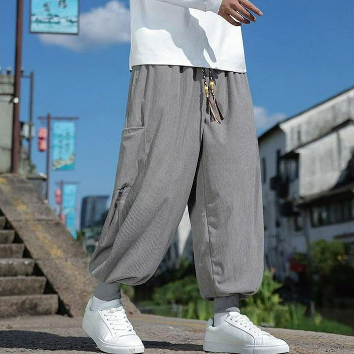 Buddha Stones Pantalones casuales de otoño/invierno con cordón ajustable y bolsillo de parche. Pantalones tobilleros lisos para hombre con corte ajustado y bolsillo. - image 20