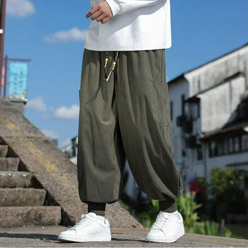 Buddha Stones Pantalones casuales de otoño/invierno con cordón ajustable y bolsillo de parche. Pantalones tobilleros lisos para hombre con corte ajustado y bolsillo. - image 3