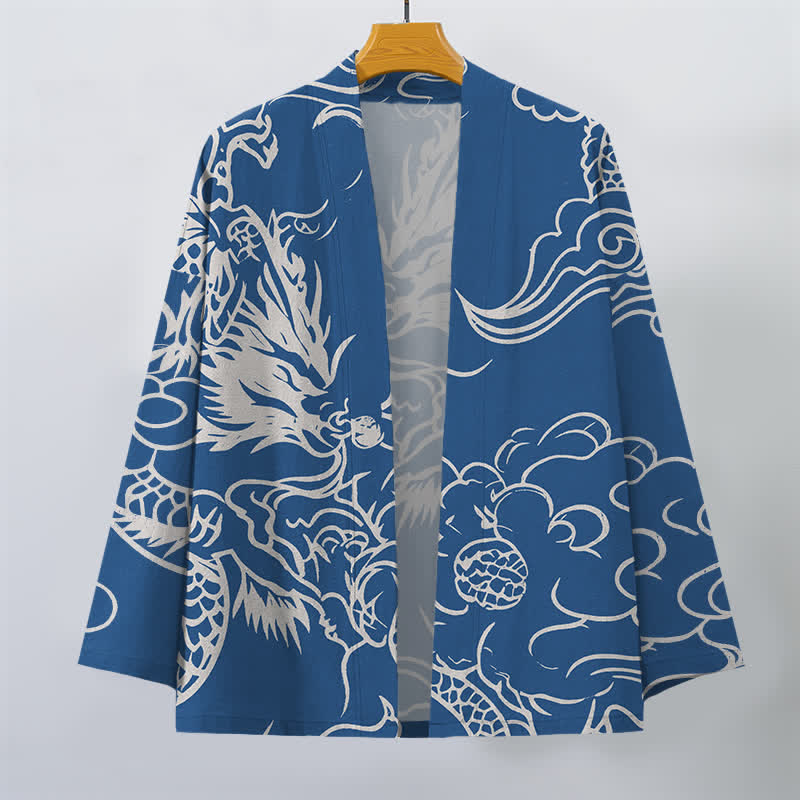 Buddha Stones Kimono de hombre de algodón blanco con estampado de dragón y nubes, abertura frontal. - image 1