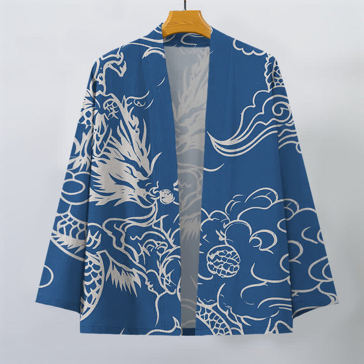 Buddha Stones Kimono de hombre de algodón blanco con estampado de dragón y nubes, abertura frontal. - image 1