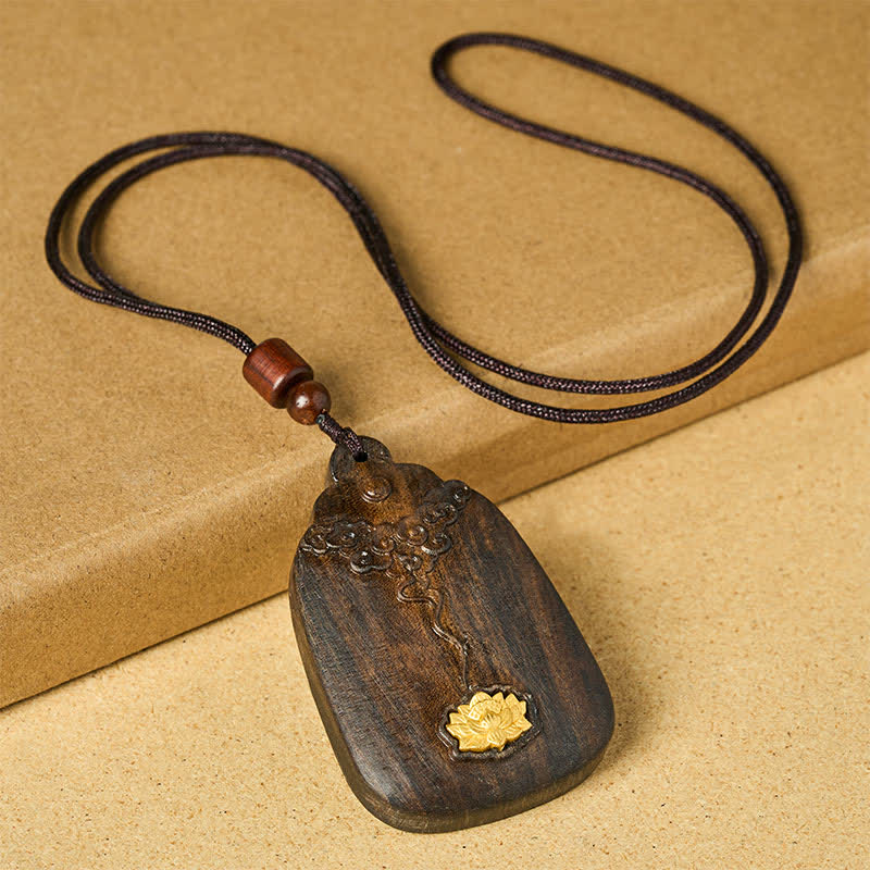 Buddha Stones Collar con colgante de madera de sappanwood con diseño de nubes auspiciosas y loto, símbolo de nuevos comienzos. - image 1
