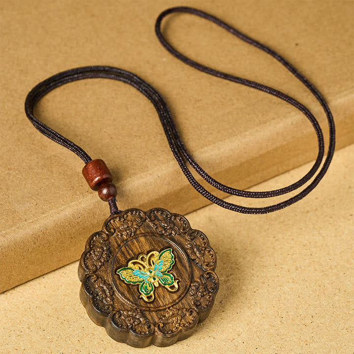 Buddha Stones Collar con colgante de mariposa de madera tallada en sappanwood, modelo Transformation - image 1