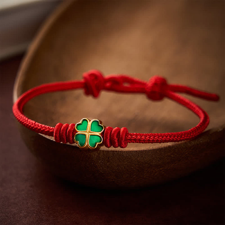 Buddha Stones Pulsera de la suerte con forma de corazón y trébol de cuatro hojas verde, tejida a mano con cuerda roja. - Rojo (Circunferencia de la muñeca: 5,9–6,7 pulgadas / 15–17 cm) - image 0