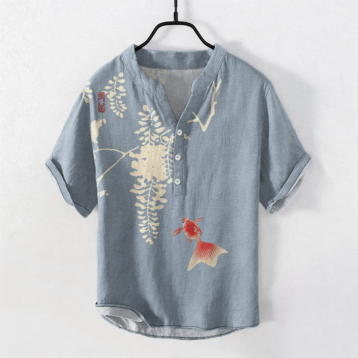 Buddha Stones Camisa de manga corta con medio botón para hombre, de algodón, con estampado floral de peces koi y enredaderas. - Azul claro - US/UK/AU50, EU60 (5XL) - image 0