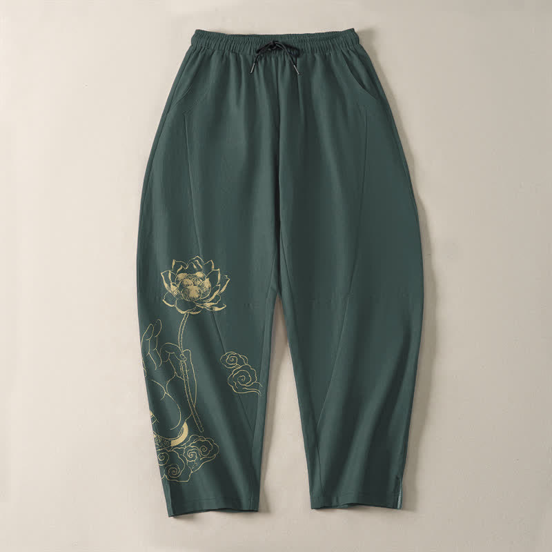 Buddha Stones Pantalones de hombre de algodón puro con estampado de nube de loto dorado, cordón ajustable y corte cónico, con bolsillos. - image 2