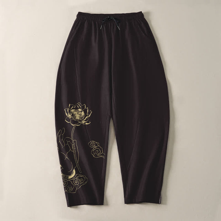Buddha Stones Pantalones de hombre de algodón puro con estampado de nube de loto dorado, cordón ajustable y corte cónico, con bolsillos. - image 9