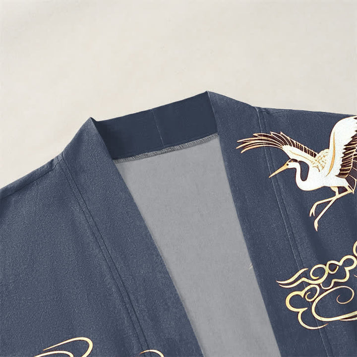 Buddha Stones Kimono de hombre de algodón blanco con estampado de grulla dorada y nube, con frente abierto. - image 3