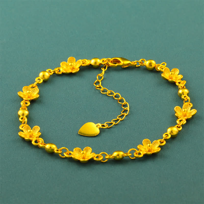 Buddha Stones Pulsera con dije de corazón de latón chapado en oro y diseño floral de flor de durazno - image 1