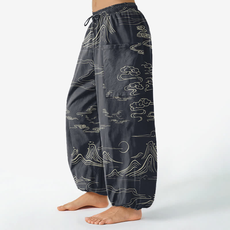 Buddha Stones Pantalones harem de algodón con estampado de nubes y montañas orientales para mujer, cintura elástica y bolsillos laterales. - image 1