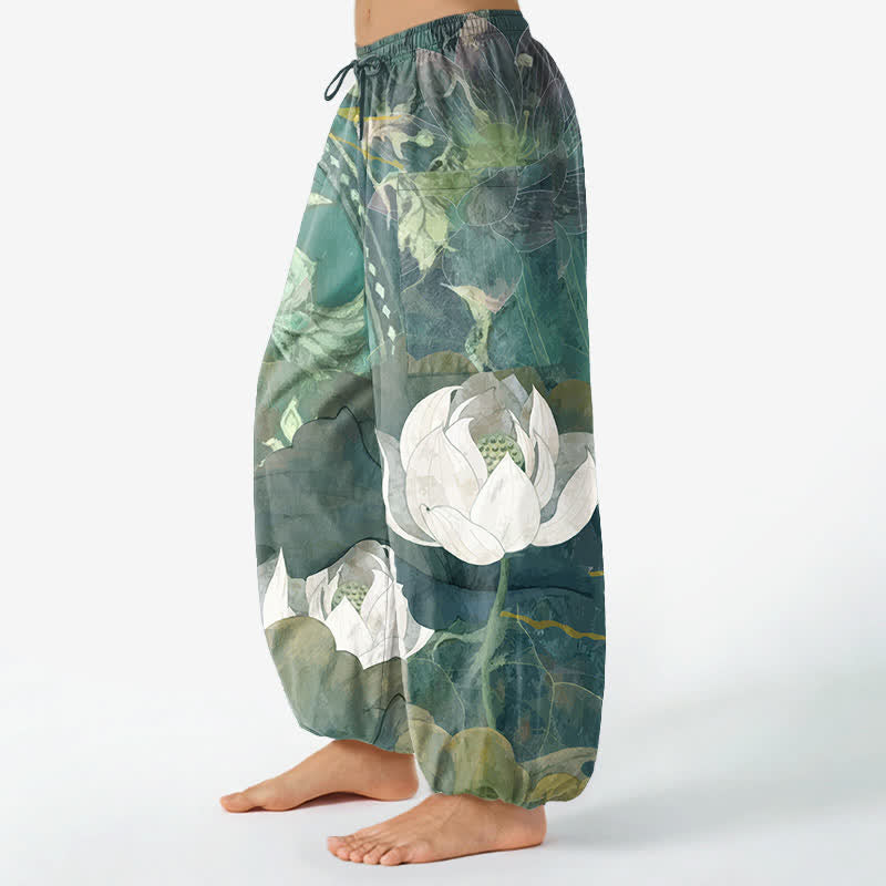 Buddha Stones Pantalones harem de algodón blanco con estampado de hojas de loto para mujer, cintura elástica y bolsillos laterales. - image 1