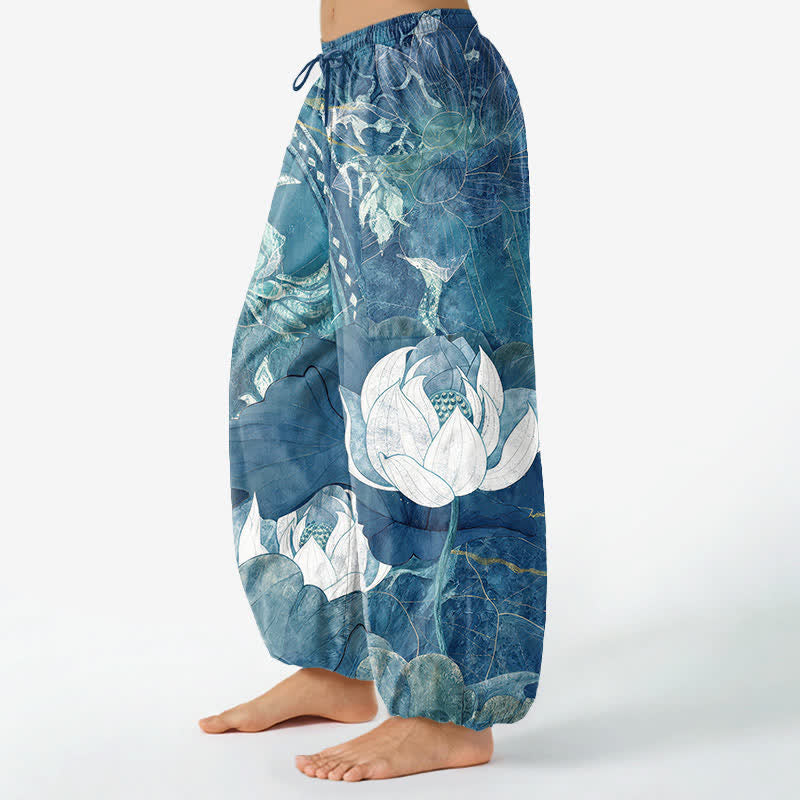 Buddha Stones Pantalones harem de algodón blanco con estampado de hojas de loto para mujer, cintura elástica y bolsillos laterales. - image 8