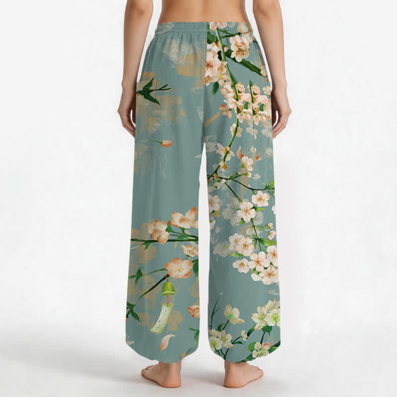 Buddha Stones Pantalones harem de mujer con cintura elástica y bolsillos laterales, estampado de flores de durazno y pájaros volando, hechos de algodón. - image 2