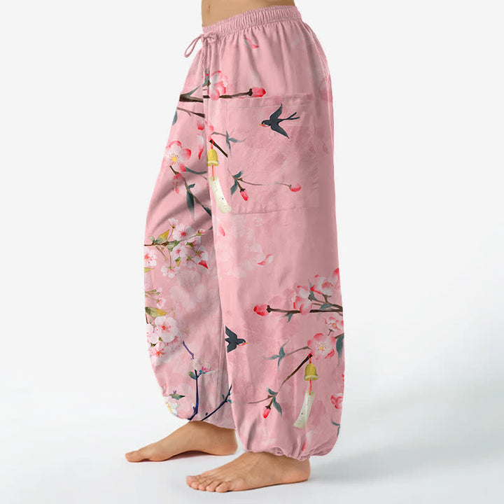 Buddha Stones Pantalones harem de mujer con cintura elástica y bolsillos laterales, estampado de flores de durazno y pájaros volando, hechos de algodón. - image 8