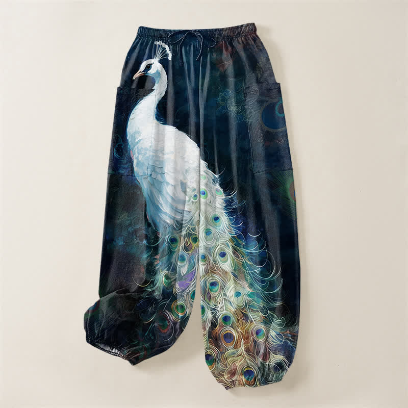 Buddha Stones Pantalones harem de algodón blanco con estampado de plumas de pavo real para mujer, cintura elástica y bolsillos laterales. - image 3