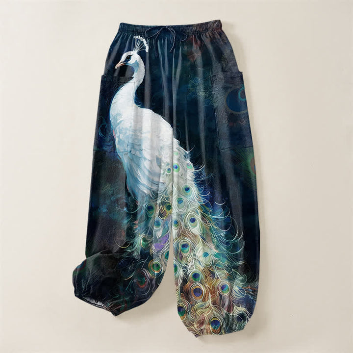 Buddha Stones Pantalones harem de algodón blanco con estampado de plumas de pavo real para mujer, cintura elástica y bolsillos laterales. - image 3