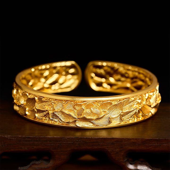 Buddha Stones Pulsera abierta de cobre chapada en oro con grabado de peonía - Aprox. 56-62 mm - image 0