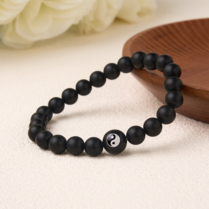 Buddha Stones Pulsera de equilibrio con cuentas redondas de ónix negro, turquesa blanca y yin yang de obsidiana negra. - image 2