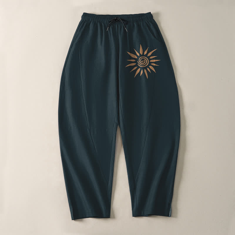 Buddha Stones Pantalones de hombre de algodón puro con estampado de espiral solar, cordón ajustable y corte cónico, con bolsillos. - image 9