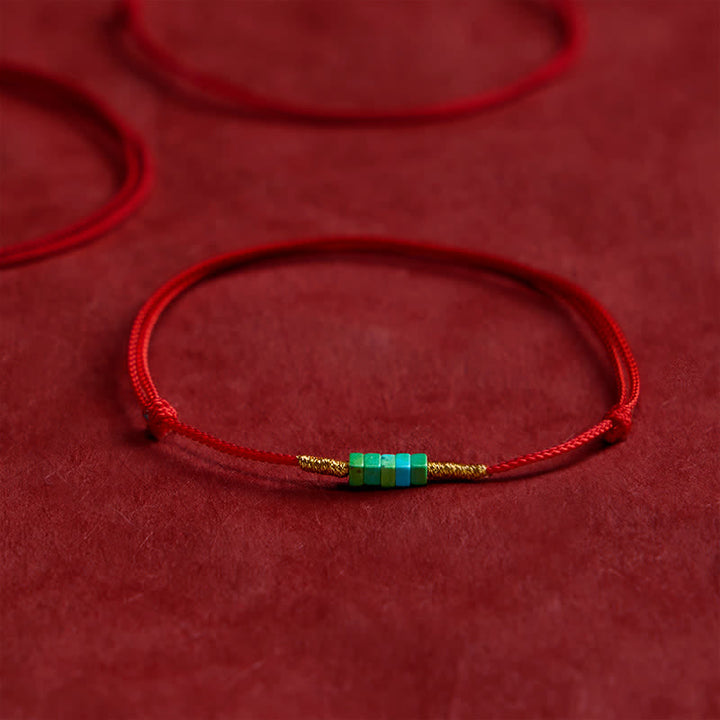 Buddha Stones Pulsera de cuerda roja con cuentas cuadradas de turquesa ultrafinas para protección - Turquesa (circunferencia de la muñeca: 15-18 cm) - image 0