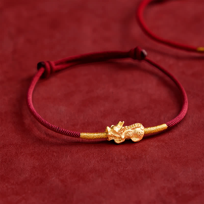 Buddha Stones Pulsera de la suerte PiXiu de hilo rojo hecha a mano - Rojo oscuro (circunferencia de la muñeca: 15-19 cm) - image 0
