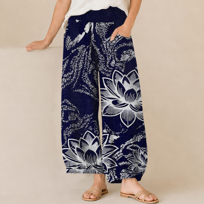 Buddha Stones Pantalones harem de algodón blanco con estampado floral de loto, cintura elástica plisada y bolsillos para mujer. - Marina de guerra - US16，UK/AU20，EU48 (3XL) - image 0