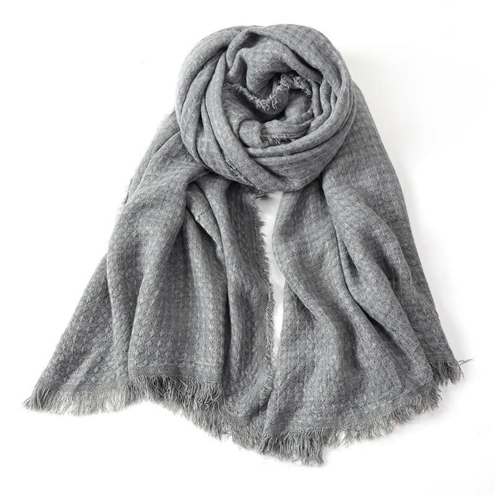 Bufanda tipo chal para hombre con borlas texturizadas y diseño de Buddha Stones, ideal para otoño e invierno. - Gris claro - image 14
