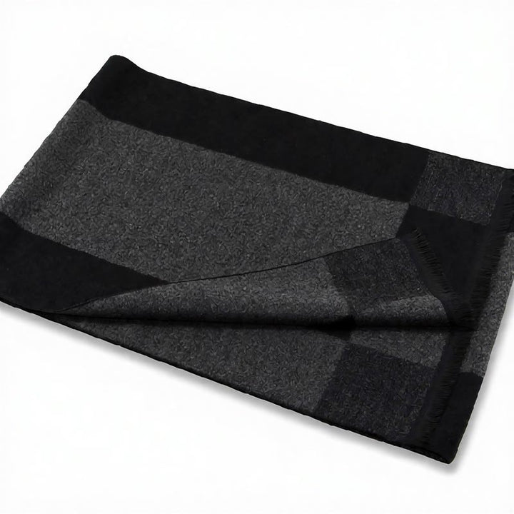 Bufanda cómoda para hombre con flecos y estampado a cuadros grises, estilo clásico de otoño/invierno, de Buddha Stones. - image 13