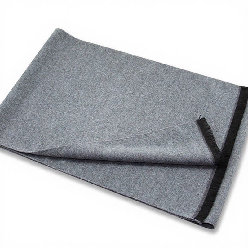Bufanda cómoda para hombre con flecos y estampado a cuadros grises, estilo clásico de otoño/invierno, de Buddha Stones. - image 1