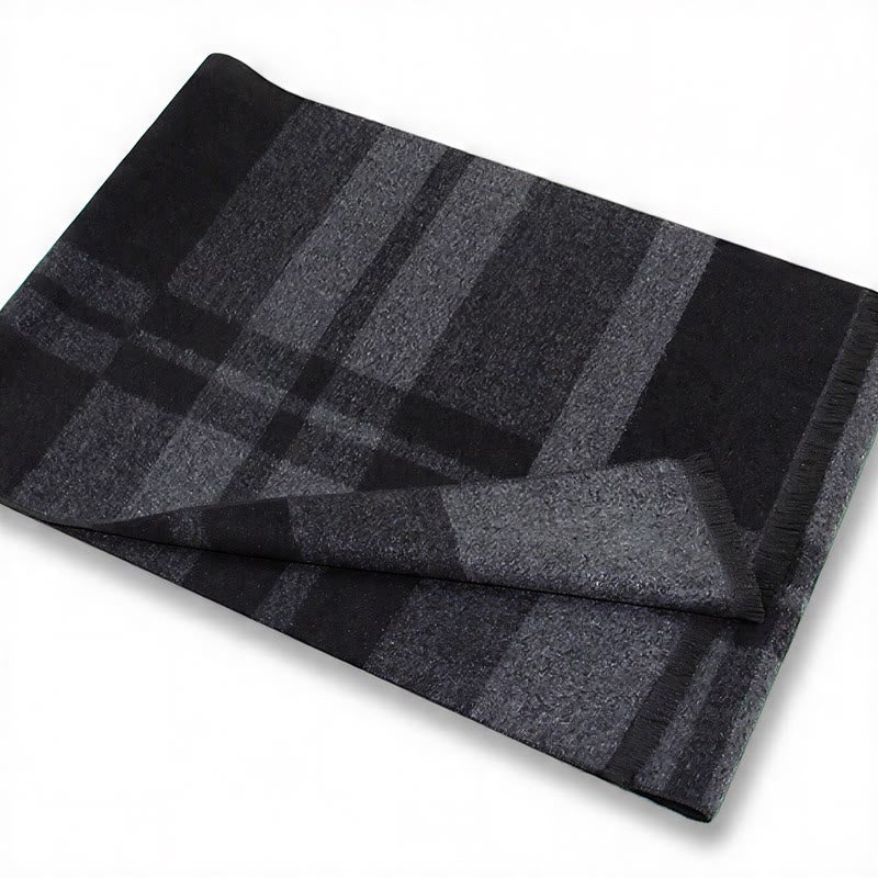 Bufanda cómoda para hombre con flecos y estampado a cuadros grises, estilo clásico de otoño/invierno, de Buddha Stones. - image 7