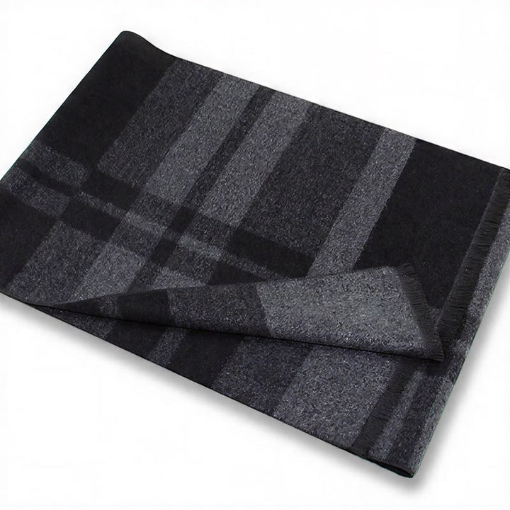 Bufanda cómoda para hombre con flecos y estampado a cuadros grises, estilo clásico de otoño/invierno, de Buddha Stones. - image 7