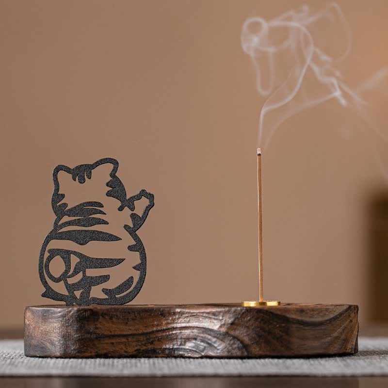 Buddha Stones Farola de hierro vintage con forma de gato, base de madera, quemador de incienso para meditación. - El espaldito del gato - image 1
