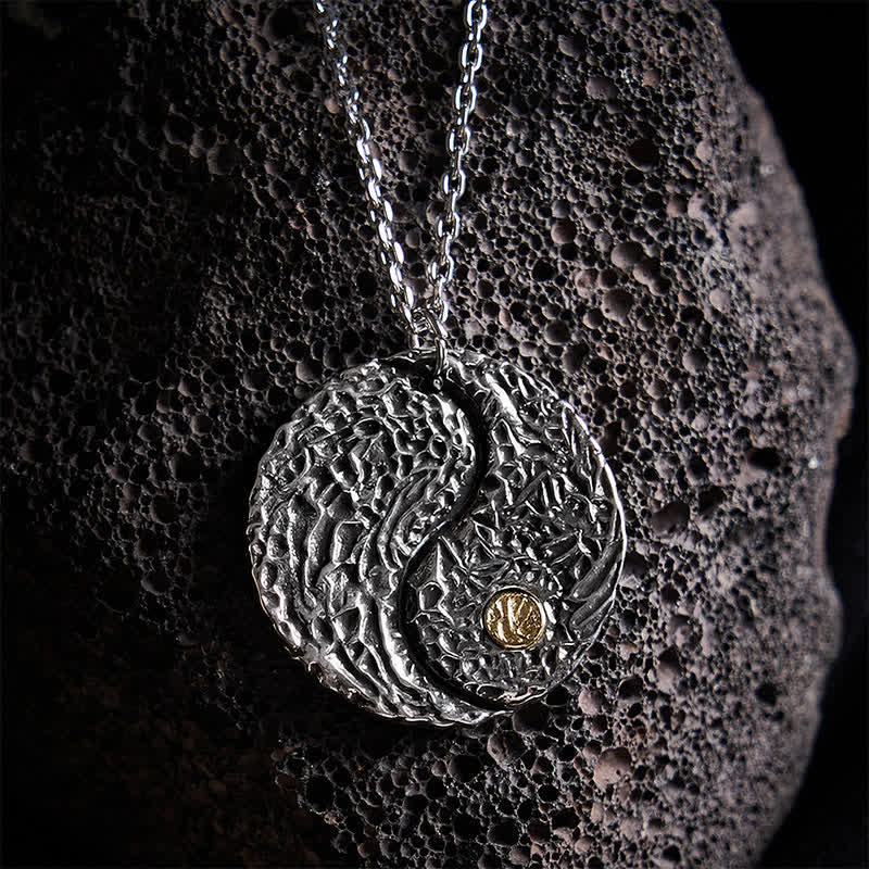 Buddha Stones Collar con colgante redondo grabado de cobre con el símbolo del equilibrio Yin Yang. - Yin Yang (Equilibrio ♥ Armonía) - image 0