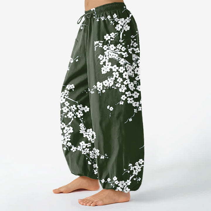 Buddha Stones Pantalones harem de algodón blanco con estampado de flores de ciruelo y cintura elástica para mujer, con bolsillos laterales. - image 8